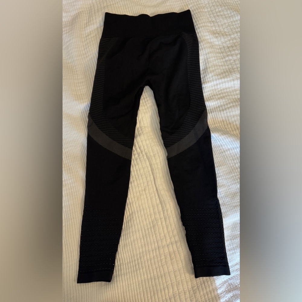 Butt scrunch leggings, size large